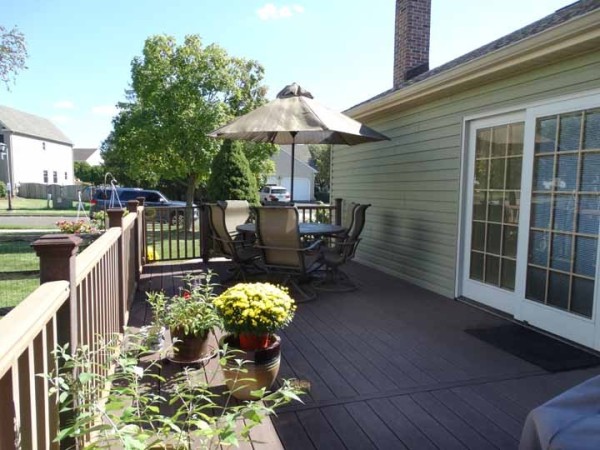 Beautiful maintenance free deck.