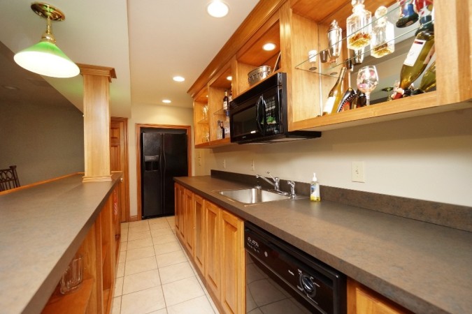 Full Wet Bar