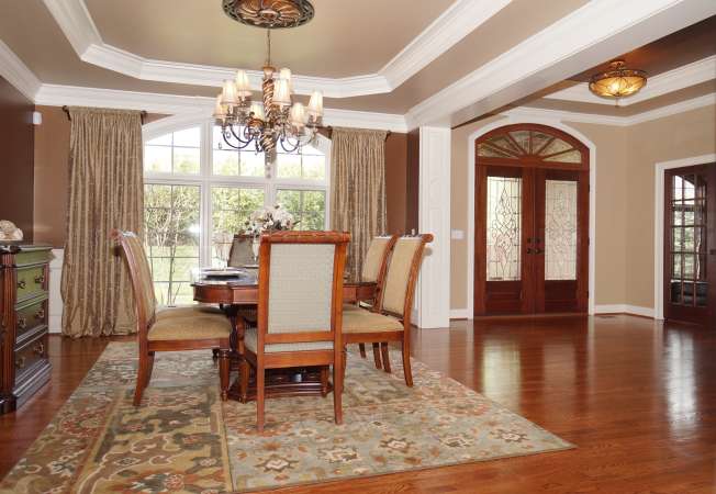 Formal Dining Room with Tray Ceiling