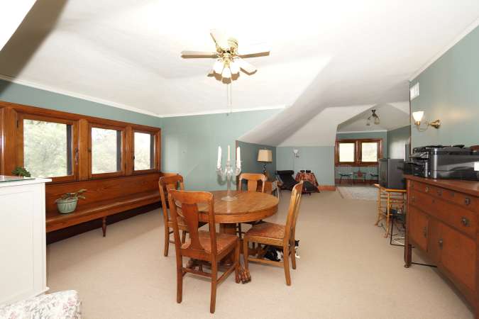Spacious Sitting Room