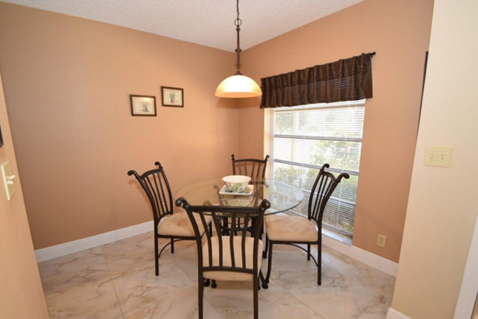 Kitchen breakfast area