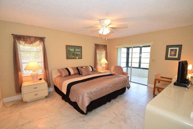 Oversized master bedroom ... with sliding glass doors ...