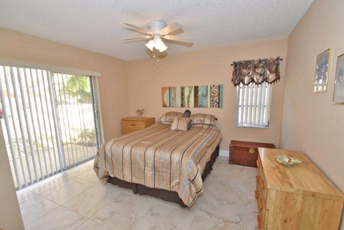 Split guest bedroom ... with sliding glass doors to the 'open-air' patio ... nice!