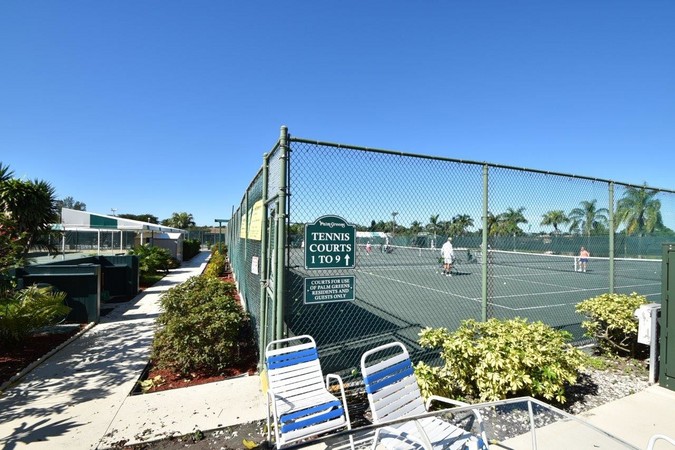 9 HAR-TRU tennis courts, Pro on staff during season, league play, clinics, fun events