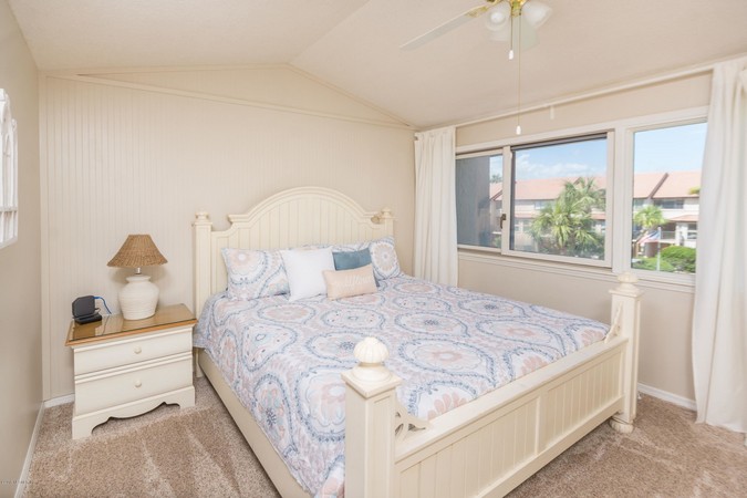 Master bedroom with brand new Tempurpedic mattress