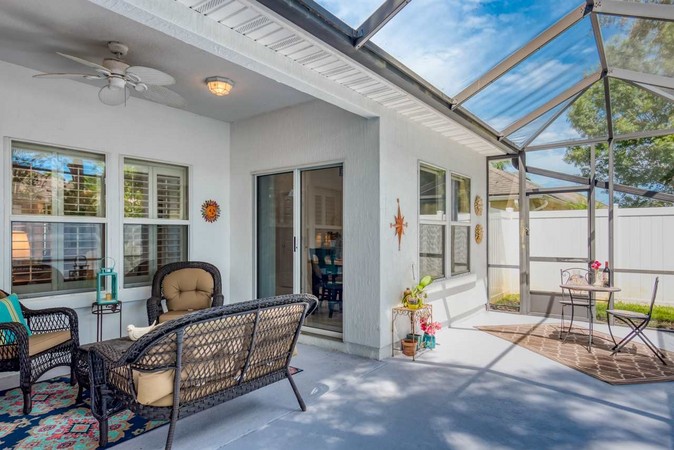 Large outdoor screened lanai